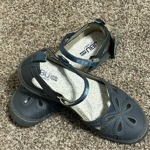 New with Tags Womens JBU Magnolia Charcoal 8 1/2 Shoe